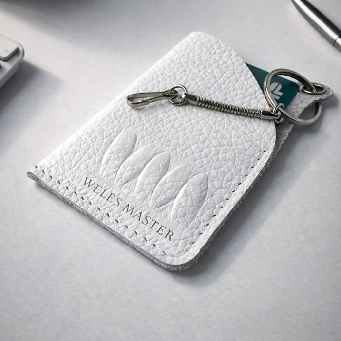 картхолдер из натуральной кожи ручной работы белый