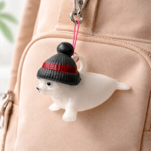 фигурка тюлень белёк белый в шапочке игрушка на ёлку сувенир