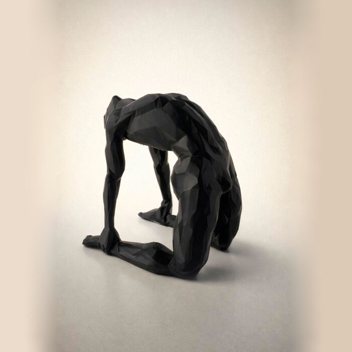 статуэтка йога человек полигональная для интерьера чёрная