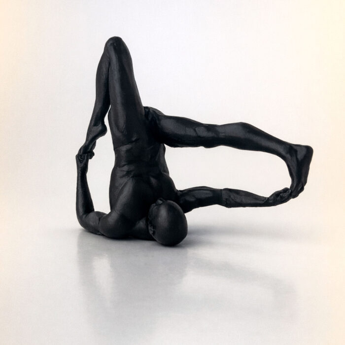 статуэтка йога человек полигональная для интерьера чёрная
