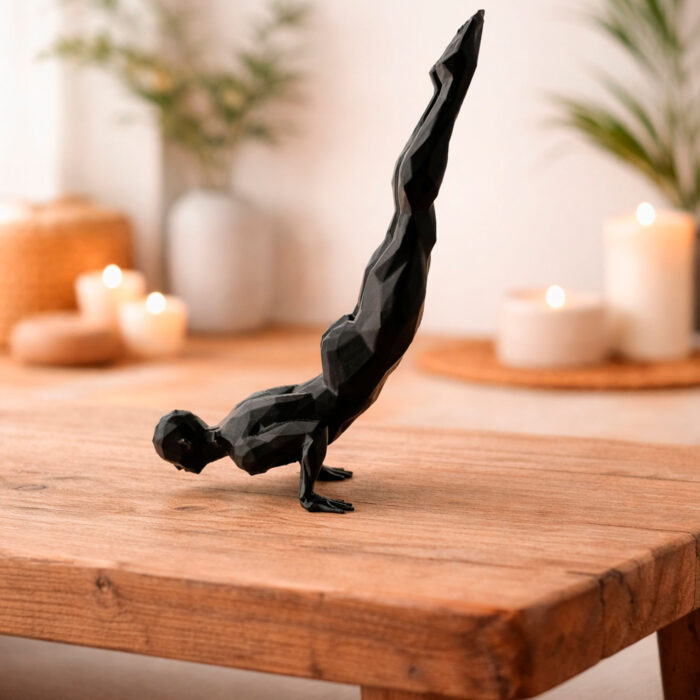 4 Статуэтка йога человек полигональная для интерьера