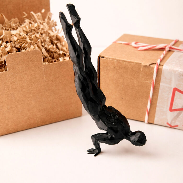 6 Статуэтка "Йога-человек" чёрная полигональная №03