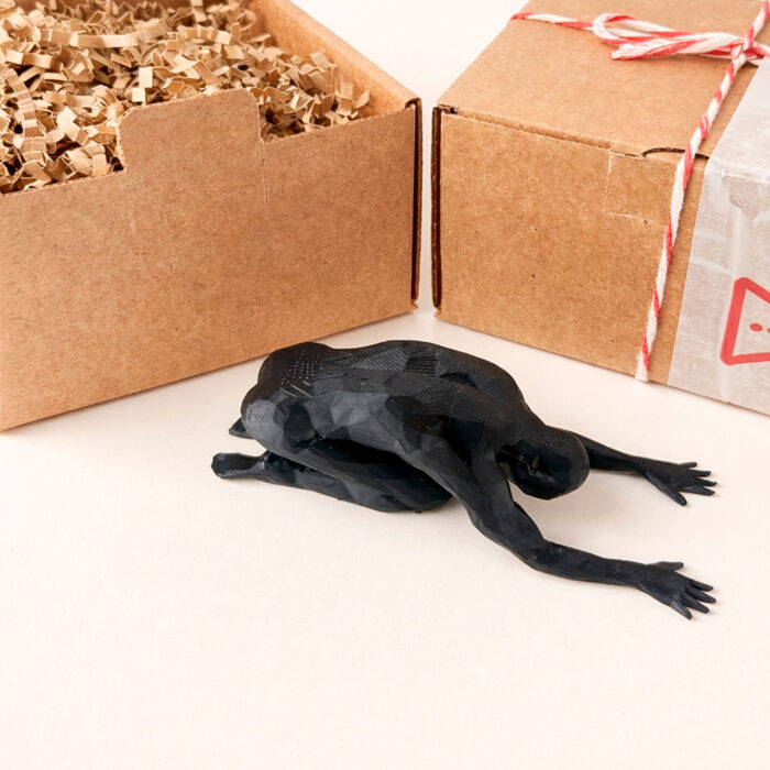 6 Статуэтка "Йога-человек" чёрная полигональная №07