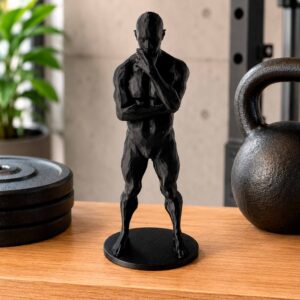 05 для сайта Сильный человек №008 — полигональная статуэтка спортсмена